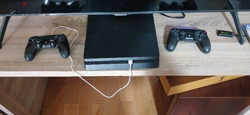 جهاز PS4 slim 1TP للبيع 1