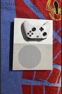 xbox 1s with its box