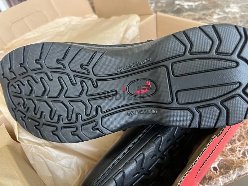 سيفتي ريد وينج اصلي جديد بالكرتونه ٤٤Redwing safety Shoes new 44 3