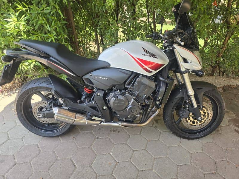 هوندا هورنت ٦٠٠ سي سي كأنه لم يستخدم  //  honda hornet 600 cc 12