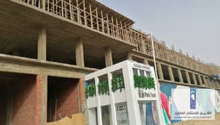 Installments over 10 years. . 29 sqm ground floor shop for sale in 6th of October, Park Yard Mall