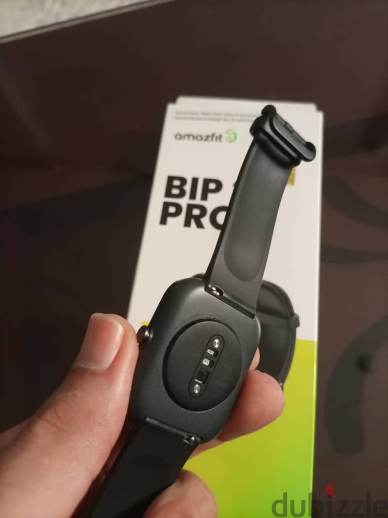 ساعة ذكية Amazfit bip 3 pro بحالة الجديدة - بكافة مشتملاتها ( استعمال 2