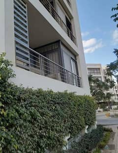 apartment for sale in a fully-serviced compound in New Cairo - شقه 3 غرف للبيع في كمبوند كامل الخدمات في التجمع الاول 0