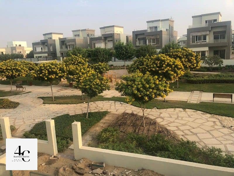 Modern Standalone villa 250m with a land area of 380m for sale at the lowest price View Pocket 141 acres Landscape in Hyde Park Fifth Settlement 1