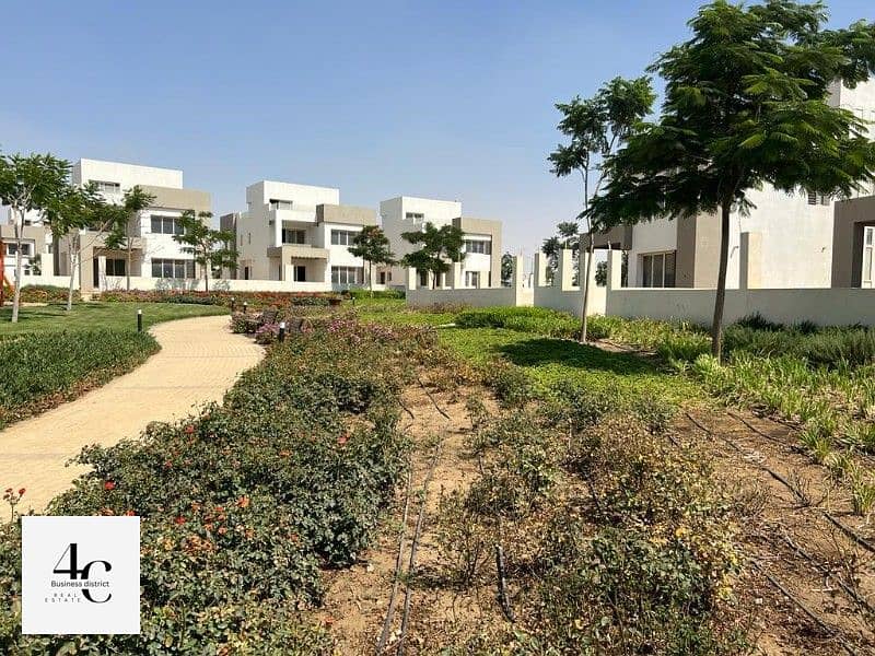 Modern Standalone villa 250m with a land area of 380m for sale at the lowest price View Pocket 141 acres Landscape in Hyde Park Fifth Settlement 2