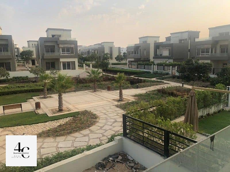 Modern Standalone villa 250m with a land area of 380m for sale at the lowest price View Pocket 141 acres Landscape in Hyde Park Fifth Settlement 3