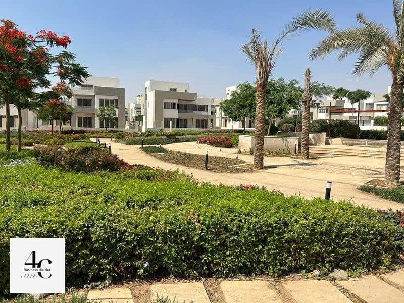 Modern Standalone villa 250m with a land area of 380m for sale at the lowest price View Pocket 141 acres Landscape in Hyde Park Fifth Settlement 4