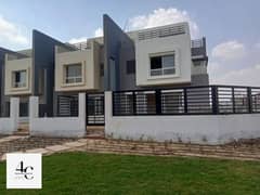 Townhouse for sale with super lux special price 197m with garden 100m view park 141 acres in Hyde Park Fifth Settlement