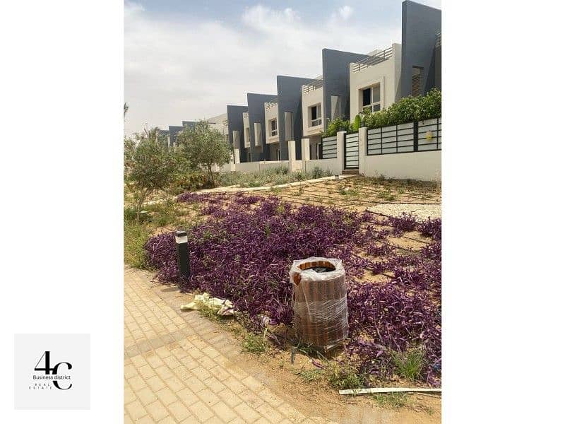 At The Lowest Price And The Most special Townhouse 215m view Landscape For Sale With Installments With The Lowest Down Payment in hyde park new cairo 2