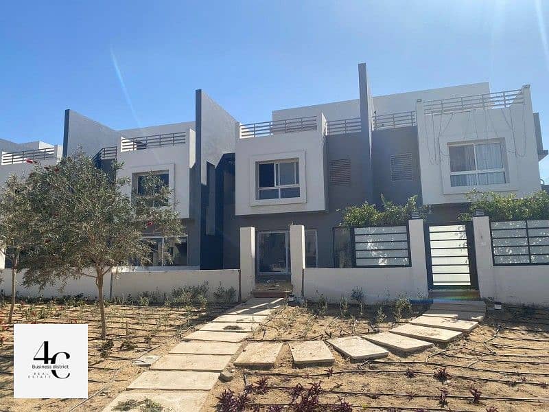 At The Lowest Price And The Most special Townhouse 215m view Landscape For Sale With Installments With The Lowest Down Payment in hyde park new cairo 4