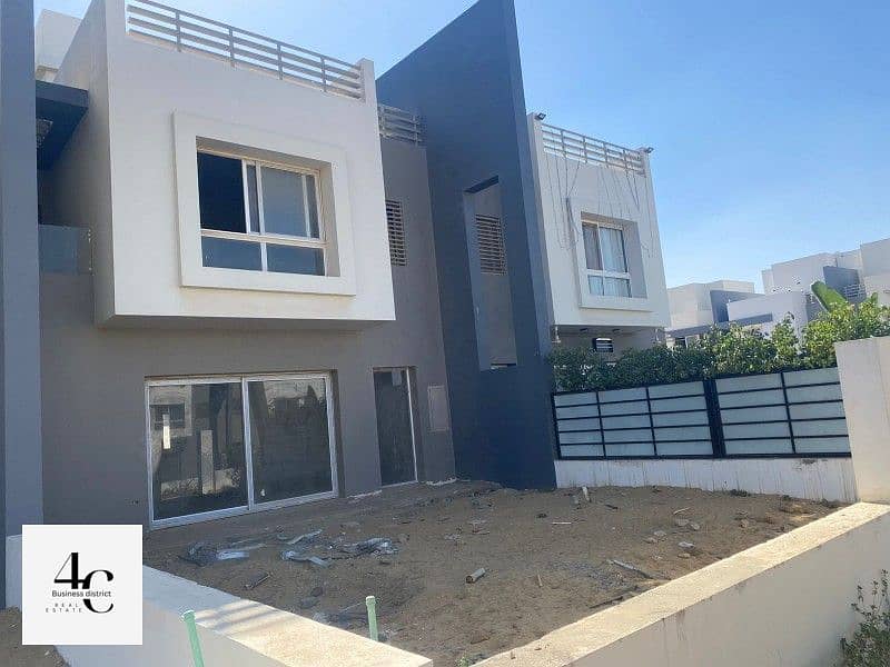 At The Lowest Price And The Most special Townhouse 215m view Landscape For Sale With Installments With The Lowest Down Payment in hyde park new cairo 5