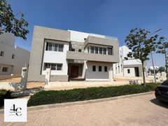 prime location on Central Park at the lowest price Standalone villa for sale modern 326m with land area 431m in Hyde Park Fifth Settlement