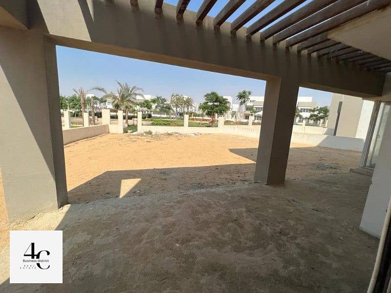 prime location on Central Park at the lowest price Standalone villa for sale modern 326m with land area 431m in Hyde Park Fifth Settlement 5