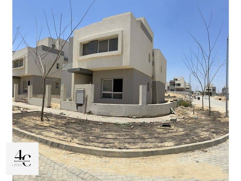 prime location on Central Park at the lowest price Standalone villa for sale modern 326m with land area 431m in Hyde Park Fifth Settlement 7