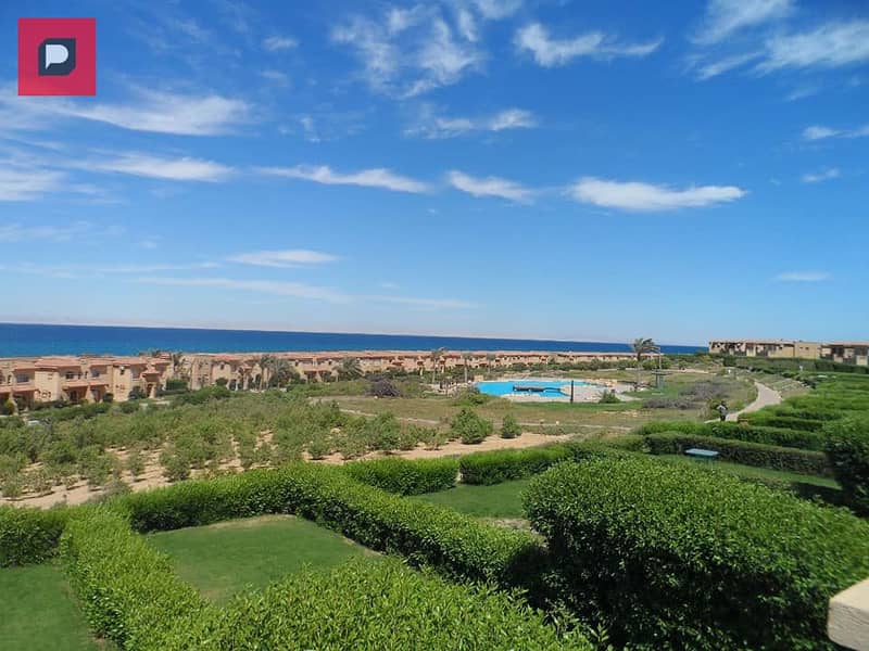 For sale, a ground floor chalet with a garden, 110 m with a direct view of the sea and Crystal Lagoon, Ain Sokhna Hills, near Porto 9