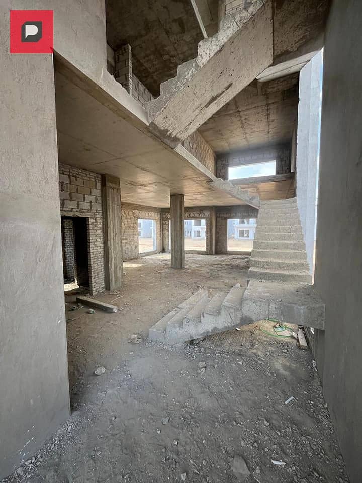 Villa for sale in front of Family Park and next to the Attorney General, First Settlement, Creek Town Compound, the nearest receipt in New Cairo 15