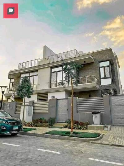 Villa with garden and private roof with 42% discount in Taj City Compound in front of Cairo Airport Suez Road New Cairo full view of the lagoon