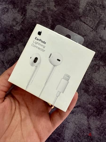 سماعات ايفون - iphone lightening earpods 1