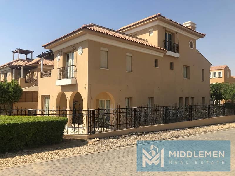 under market price town house 216 m prime location , hyde park new cairo 9