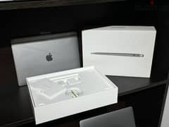 13-inch MacBook Air: Apple M1 chip with 8-core CPU and 7-core GPU, 25