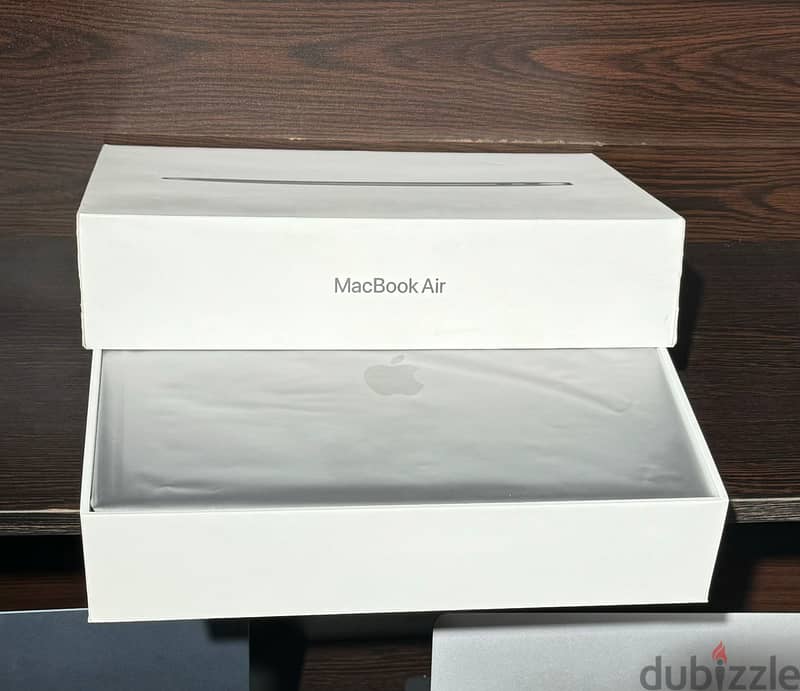 13-inch MacBook Air: Apple M1 chip with 8-core CPU and 7-core GPU, 25 1