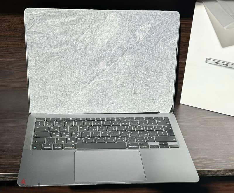 13-inch MacBook Air: Apple M1 chip with 8-core CPU and 7-core GPU, 25 2