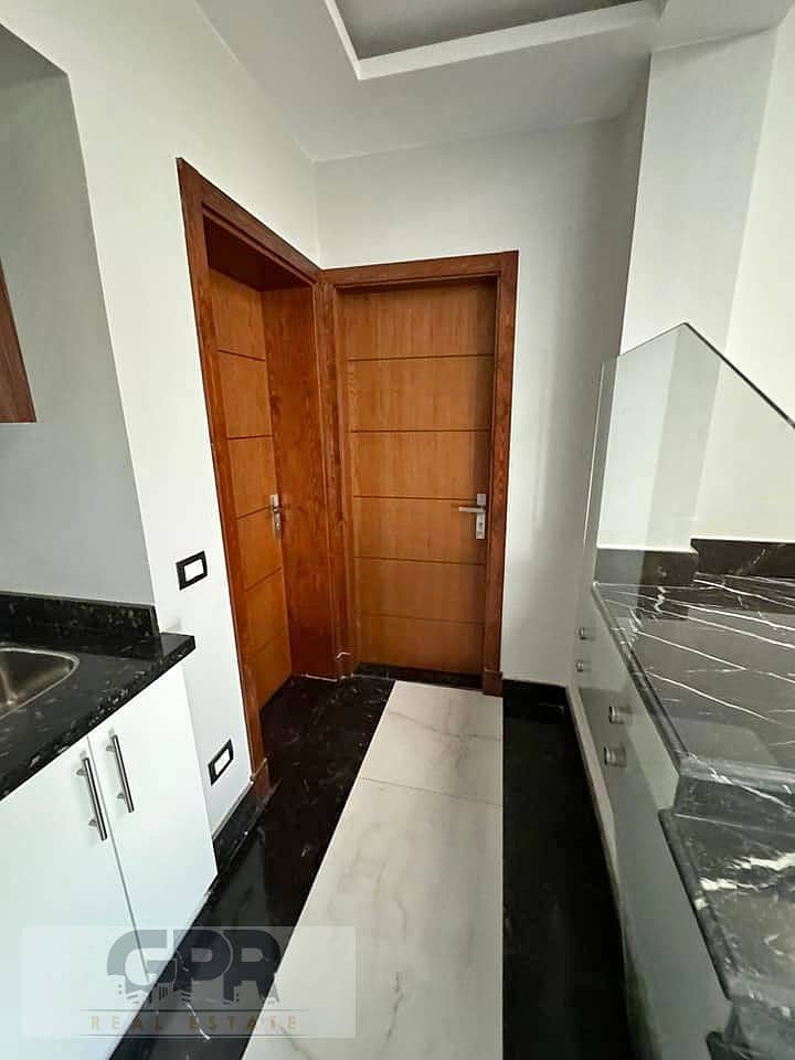 دوبلكس 4غرف نوم للبيع بسور ماونتن فيو اي سيتي وبالم هيلز بفيو مميز جدا / attractive price for duplex 233sqm in telal east new cairo 0