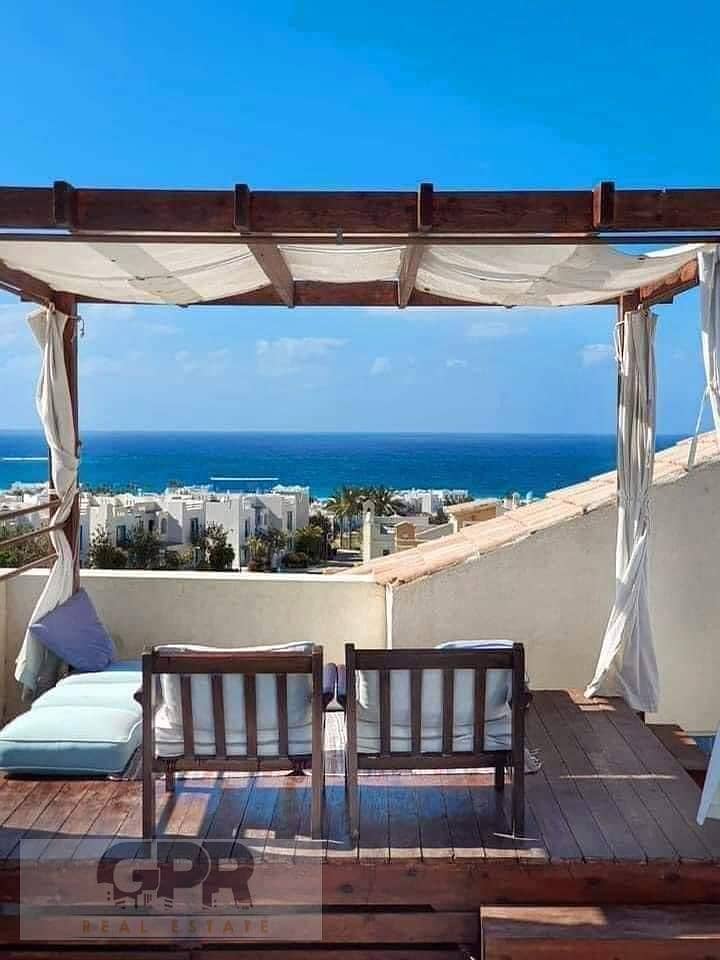 شاليه مميز للبيع على البحر مـــباشراً في ماونتن فيو الساحل الشمالي | Distinctive chalet for sale directly on the sea in Mountain View North Coast 4