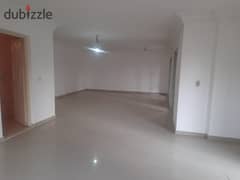 Apartment for rent, empty, at a bargain price, in Madinaty, ground floor with a garden, 245 m, first residence