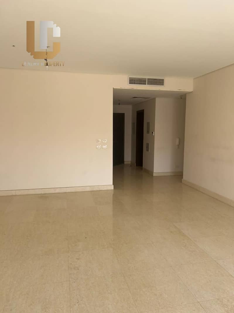 Resale apartment in 90 avenue with acs and kitchen. 11