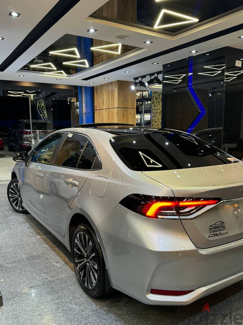 Toyota Corolla 2024 Elegance Silver  تويوتا كورولا 2024 إليجانس 3