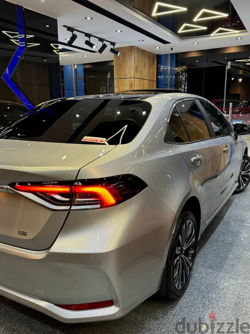 Toyota Corolla 2024 Elegance Silver  تويوتا كورولا 2024 إليجانس 5