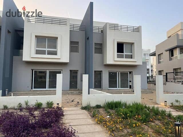 For sale Townhouse 208 m 4 bedrooms open view of the largest landscape in Hyde Park Compound 0