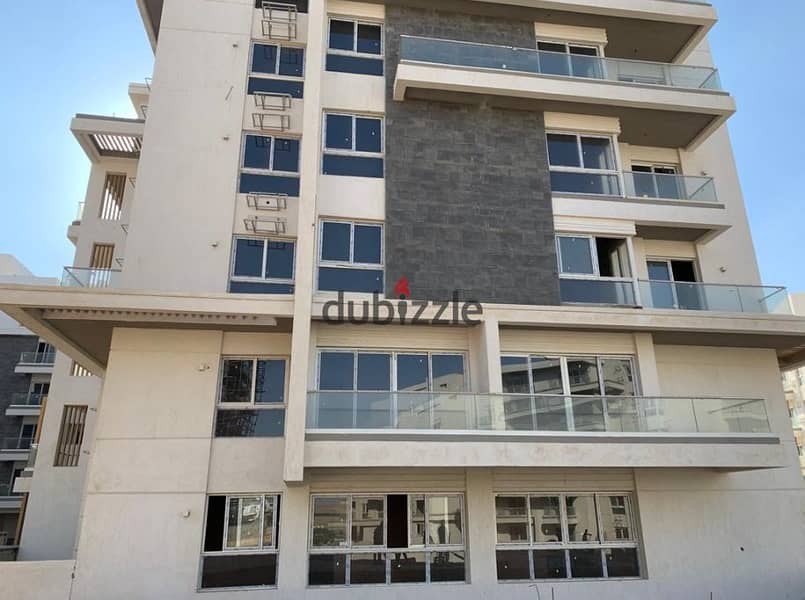 Corner apartment for sale in a very prime location, View Lagoon  The price includes maintenance 5