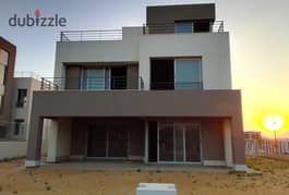 for sale town house middle 224 m in prime location in palm hills new cairo