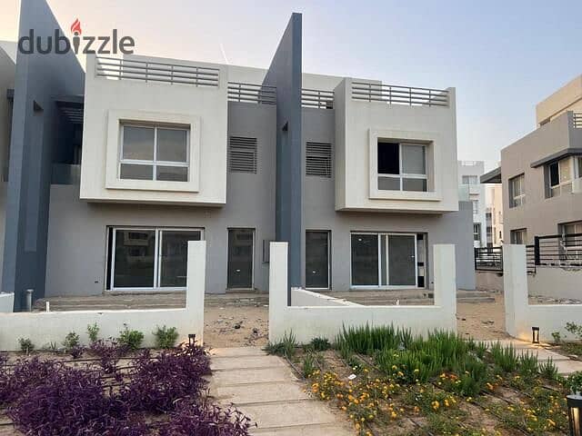 Townhouse with prime location in Hyde Park, down payment and immediate installments 10