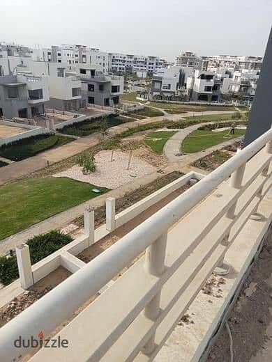 Townhouse for sale 208m with installments prime location view landscape in Hyde Park 1