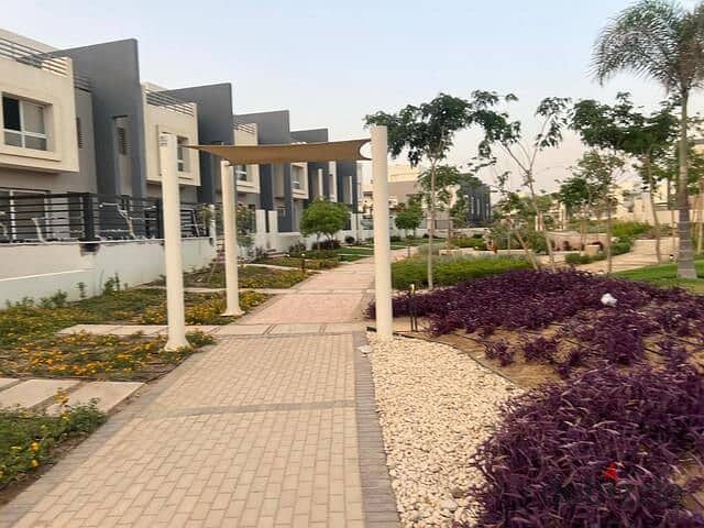 Townhouse for sale 208m with installments prime location view landscape in Hyde Park 2