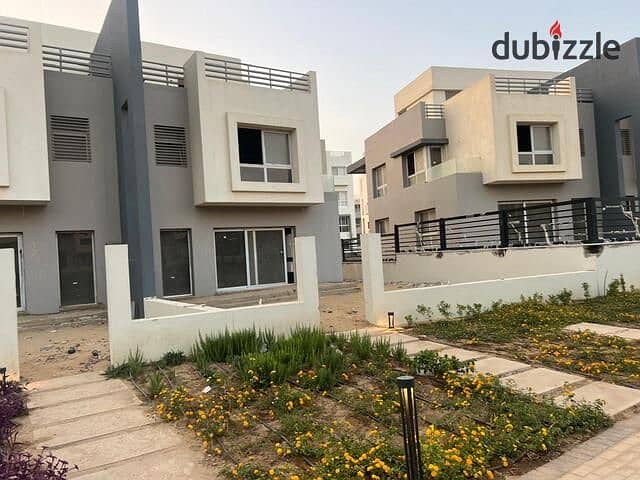 Townhouse for sale 208m with installments prime location view landscape in Hyde Park 4