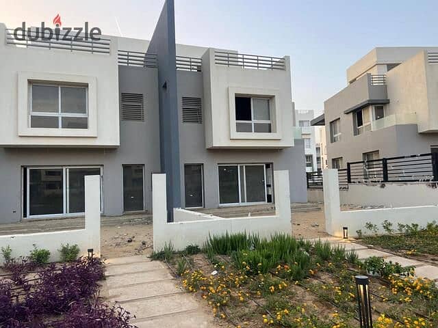 Townhouse for sale 208m with installments prime location view landscape in Hyde Park 5