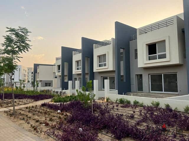 Townhouse for sale 208m with installments prime location view landscape in Hyde Park 7