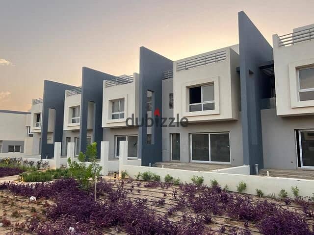 Townhouse for sale 208m with installments prime location view landscape in Hyde Park 8