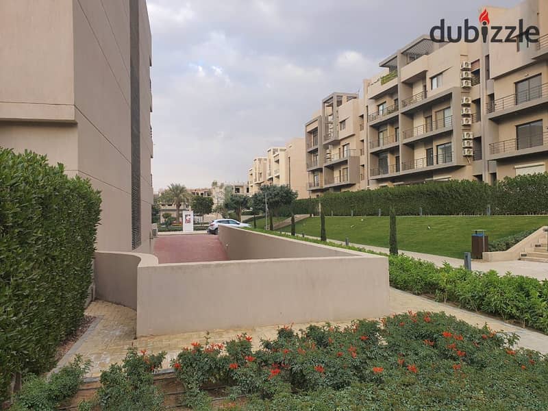 Townhouse Middle At the old price with the lowest down payment  in Almarasem new cairo 6