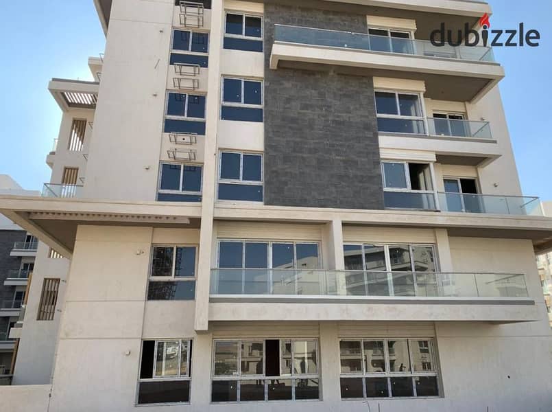 Sky loft for sale in installments, with a prime location in Club Park, ready to move, with an open view on the landscape 8