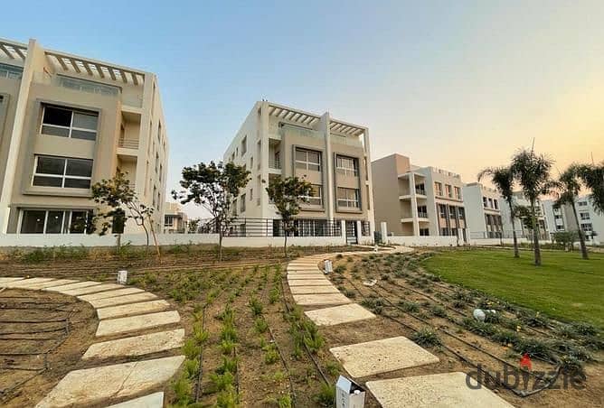 3-bedroom apartment in the sea and on the landscape, with a down payment and supplementary installments, for sale in Hyde Park Compound, Fifth Settlem 1