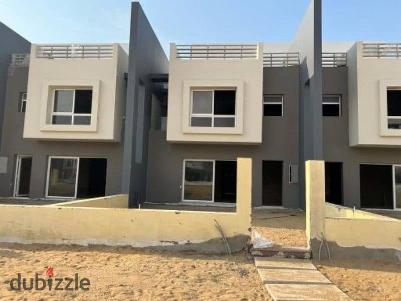 Own a townhouse for sale, 208m, in installments prime location view landscape  in Hyde Park Compound, Fifth Settlement 8