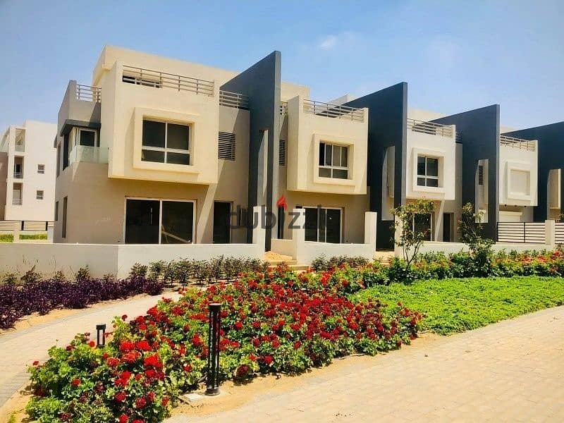 Own a townhouse for sale, 208m, in installments prime location view landscape  in Hyde Park Compound, Fifth Settlement 10