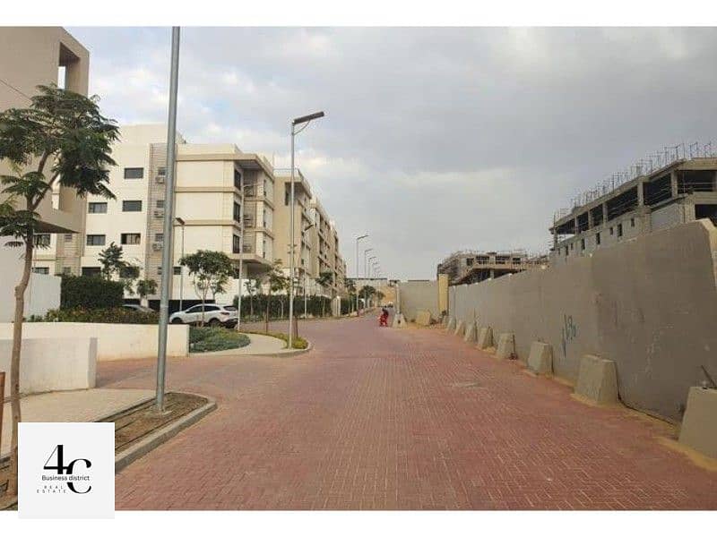 Apartment with roof in Marasem fifth square with prime location bahri 134m . 7