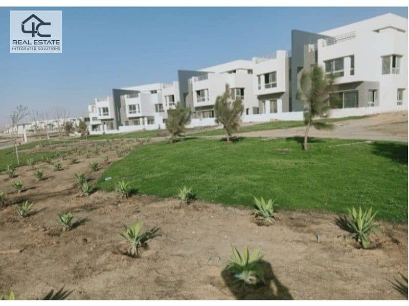 for sale townhouse 208m with installments prime location view landscape in Hyde Park Compound, Fifth Settlement 5