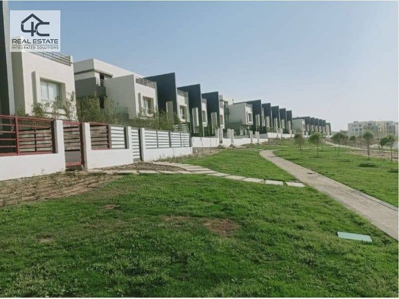 for sale townhouse 208m with installments prime location view landscape in Hyde Park Compound, Fifth Settlement 10